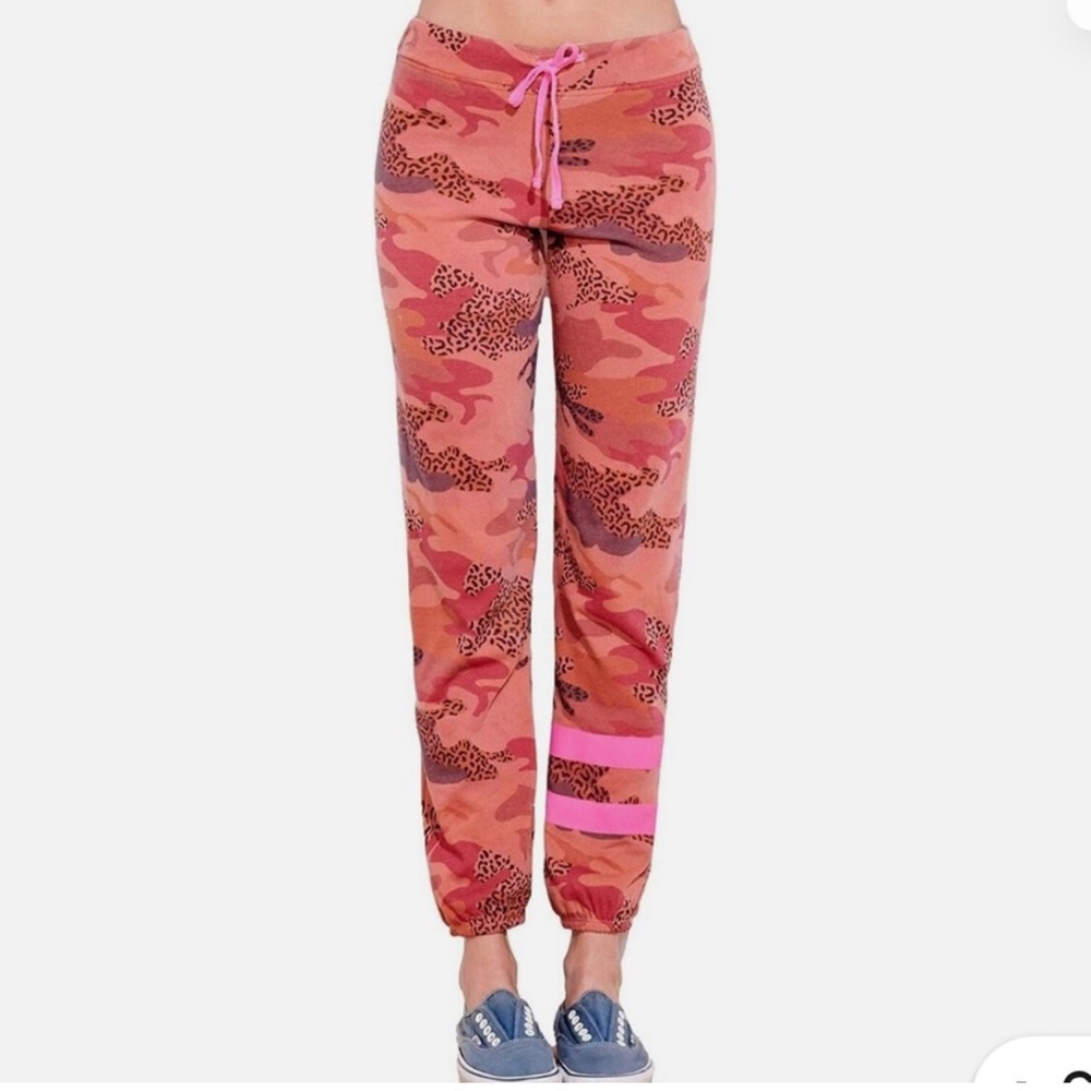 Sundry Abstract Camo Pant Size Small